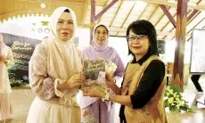 Amanda Soemedi Apresiasi Buku Bunga Setaman Karya TP PKK Kabupaten Cirebon 