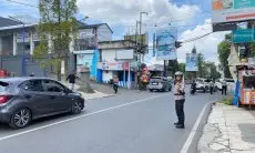 Volume Kendaraan Meningkat hingga 70 Persen, Kapolres Cimahi Terjun Langsung Urai Kemacetan di Lembang