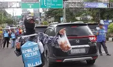 Berharap bisa Bedah Rumahnya yang  Reot, Alasan Warga Cianjur ini Jualan Gemblong di Puncak Bogor