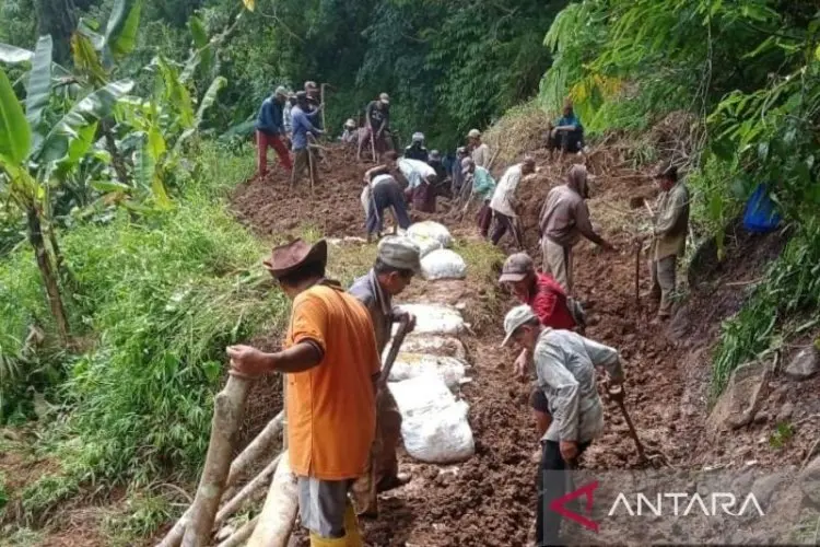 Cianjur Prioritaskan Perbaikan Irigasi Rusak Akibat Longsor