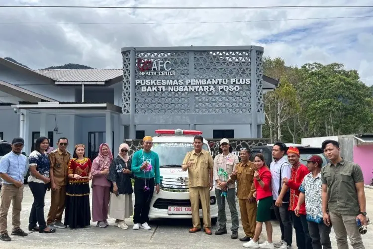 Kado Tahun Baru Ambulans Bagi Warga Desa Dongi-dongi