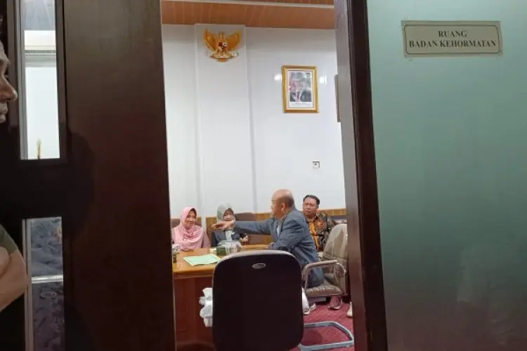 Hampir Adu Jotos, BK DPRD Kabupaten Cirebon Batalkan Klarifikasi Dugaan Tindakan Asusila