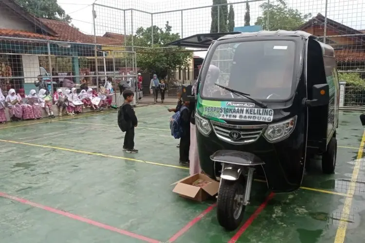 Bupati Dadang Berikan BPJS Ketenagakerjaan dan Honorarium bagi Para Operator Motor Baca di Setiap Kecamatan
