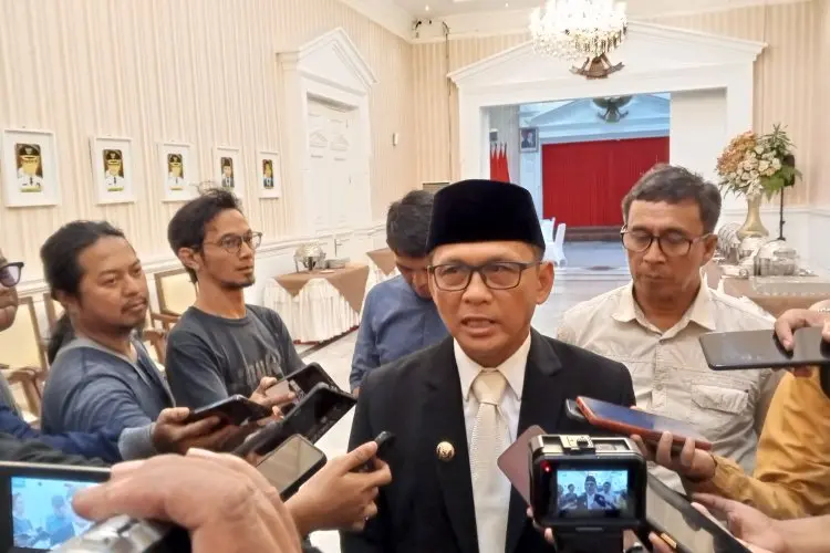 Kota Bogor Sukses Sambut PM Jepang, Lima Banner Foto PM Jepang dan Istri menjadi Oleh-oleh