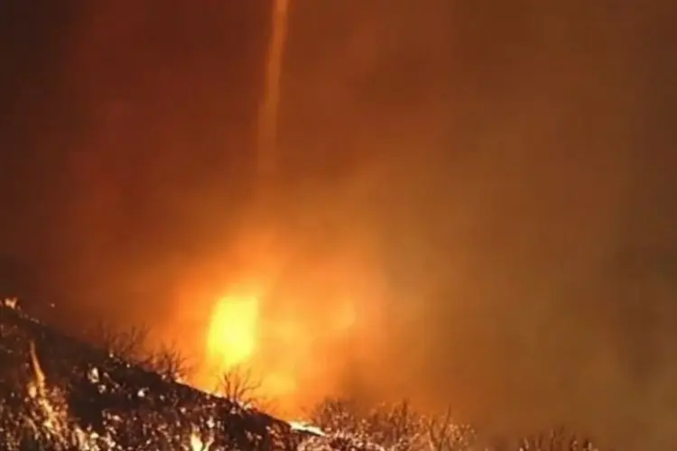 Heboh! Tornado Api Muncul di Tengah Kebakaran yang Melanda Los Angeles