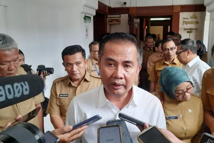 Kiriman Sampah ke TPAS Sarimukti Turun, Tapi di Sungai Melonjak, Bey Machmudin Imbau Buat TPS3R