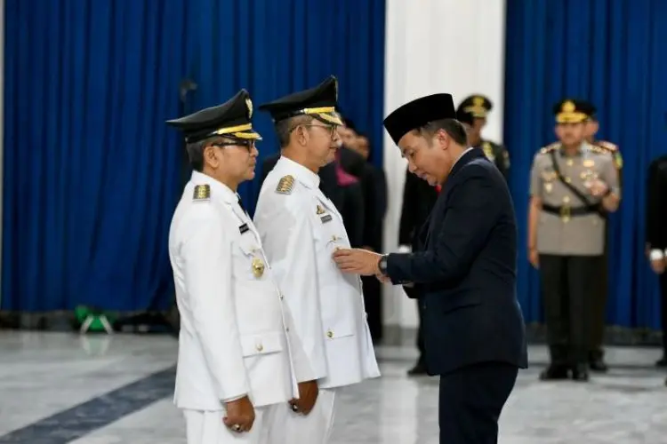 Lantik Pj Bupati Subang dan Wali Kota Cimahi, Bey Machmudin Ingatkan Kinerja