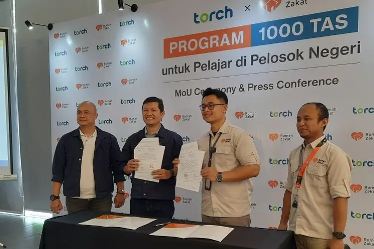 Kolaborasi Torch dan Rumah Zakat, 1.000 Tas untuk Pelajar di Pelosok Negeri