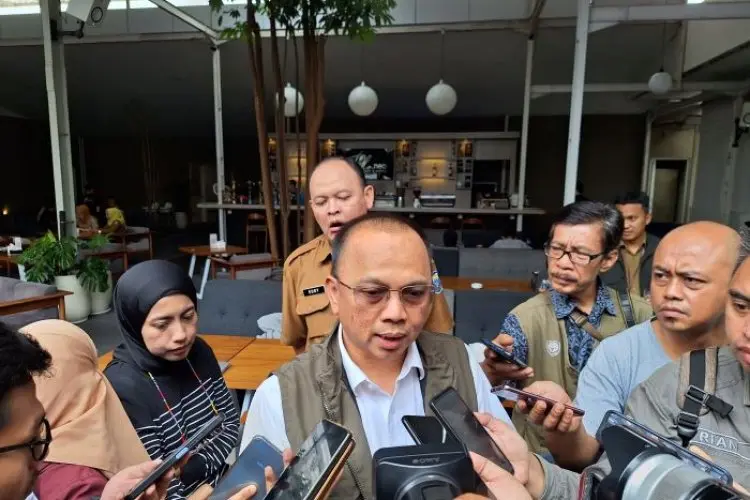 Pj Wali Kota Bandung Minta Masyarakat  Buang Sampah ke TPS