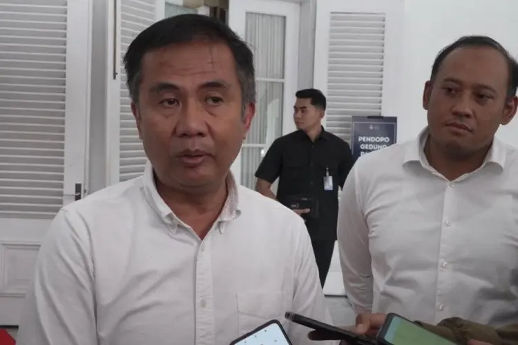 Sebelum Lengser,  Bey Titip Commuter Line Bandung Raya ke Dedi Mulyadi