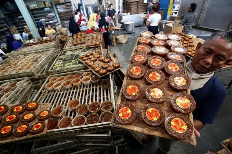 FOTO: Produksi Dodol Keranjang di Bandung