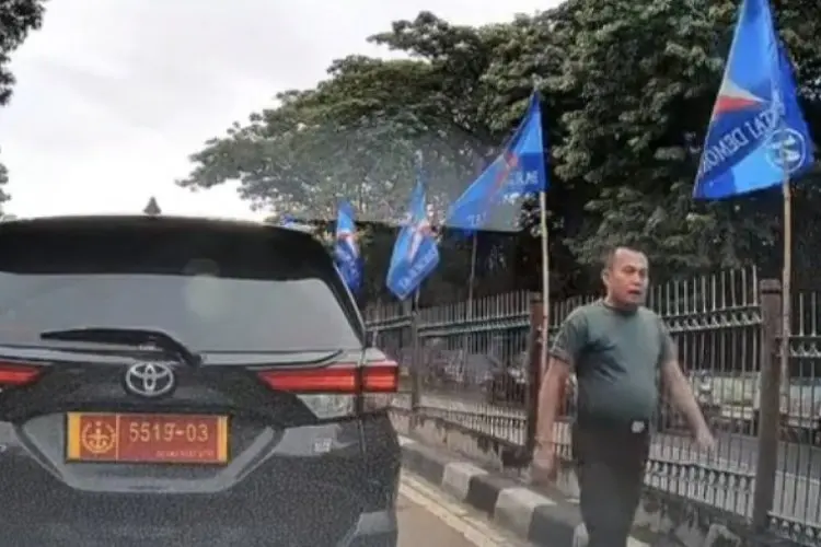Diduga Tak Terima Disalip, Oknum TNI Pukul Pengendara Mobil di Jaktim