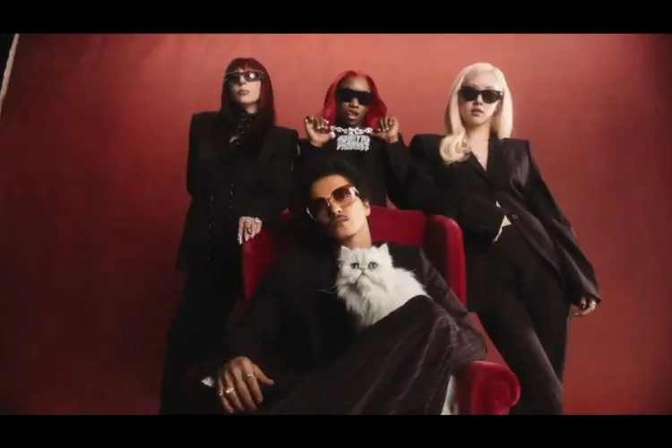 Rose BLACKPINK dan Lady Gaga jadi Model MV Baru Bruno Mars 'Fat, Juice & Wet'