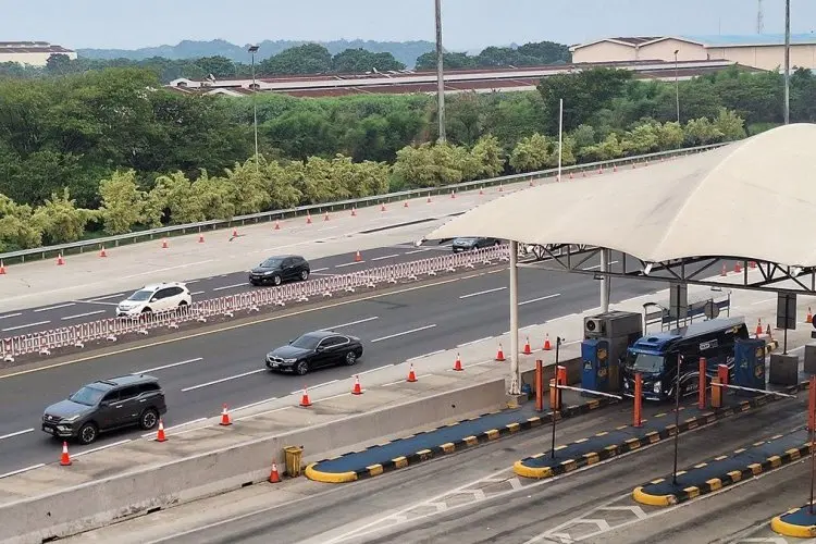 Ada Peningkatan Arus Lalu Lintas, Polisi Lakukan Contraflow dari Jakarta Arah Jawa