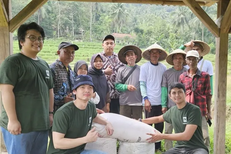 Peduli UMKM, AdaKami Berikan Permodalan Kepada Petani di Ciamis