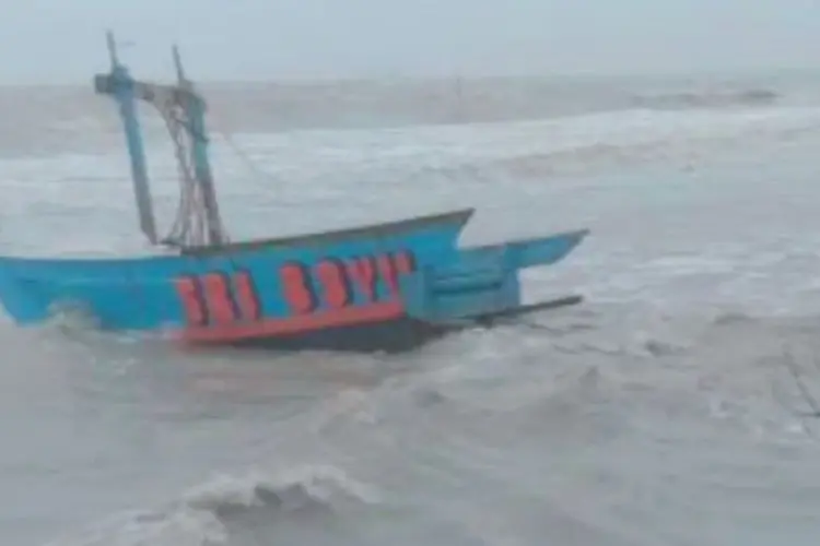 Perahu Dihantam Ombak, Seorang Nelayan Tewas