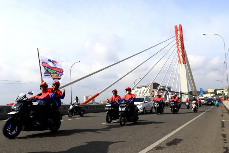 FOTO: Konvoi Atribut Baru Kurir JNE