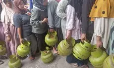 Elpiji 3 Kg Langka, Warga di Kota Bandung Harus Antri di Pangkalan