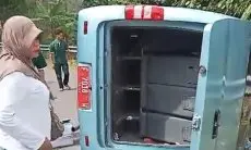 Bus Dinas Pemkab Terguling, 13 Orang Luka-luka