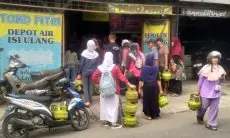 Gas Elpiji 3 Kilogram Langka, Warga Katapang Sudah Antre Lama tapi Pulang Dengan Tangan Hampa