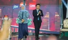 Khofifah Terima Hadiah Bibit Klengkeng Merah di Hari Pertama Bertugas: Simbol Kecintaan pada Alam dan Masa Depan Hijau Jawa Timur