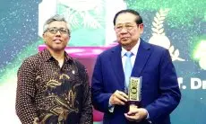 Kado 21 Tahun SBM ITB, SBY Raih Penghargaan Lifetime Achievement Award
