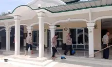 Polda Jabar Gelar Kegiatan Bakti Religi untuk Membersihkan Tempat Ibadah