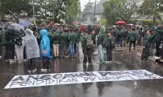 Ini 14 Tuntutan Aksi Indonesia Gelap Saat Unjuk rasa di Kantor DPRD Jabar