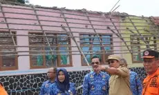 Atap SDN Panyingkiran II Roboh Diterjang Hujan, Pj Bupati Pastikan Perbaikan Segera Dilakukan