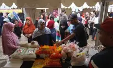 FOTO: Bazar Murah Barang Kebutuhan Pokok Jelang Ramadan di Kota Bandung