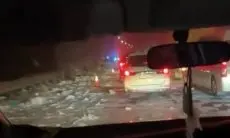 Viral Kecelakaan Truk di Tol Cipularang, Kertas-kertas Berhamburan di Jalan