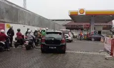 Kecewa dengan Pertamax Oplosan, Warga KBB Beralih Isi BBM di SPBU Swasta