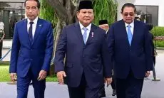 Presiden Prabowo, SBY, dan Jokowi Naik Maung Pindad: Momen Bersejarah di Parade Senja Akademi Militer Magelang