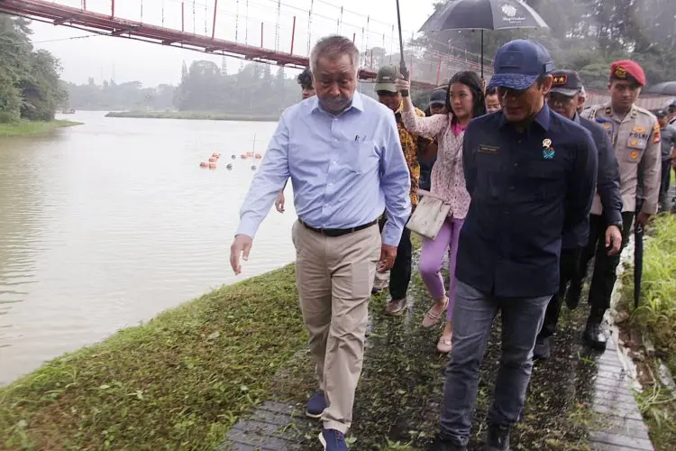 Berkurang 24 Hektare, Hanif Faisol Nurofiq Tinjau Danau Lido