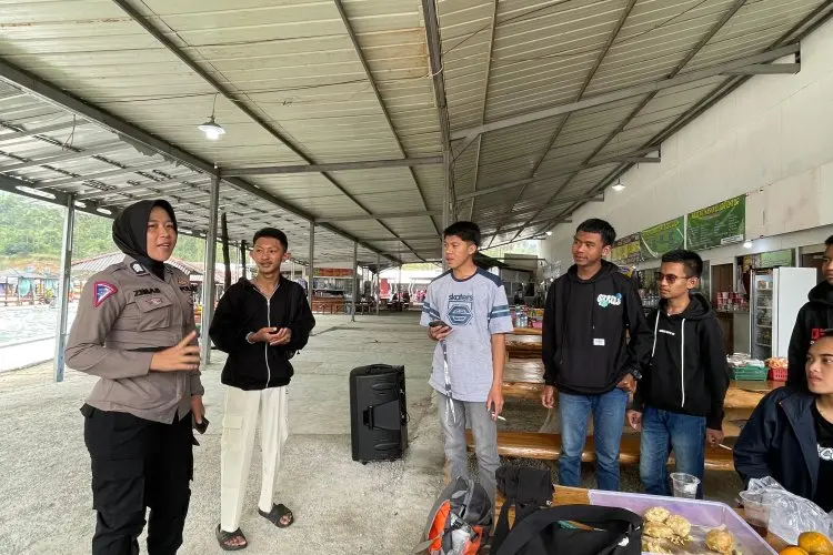 Polwan Polresta Bandung Gelar Patroli Wisata di Ciwidey dan Pangalengan