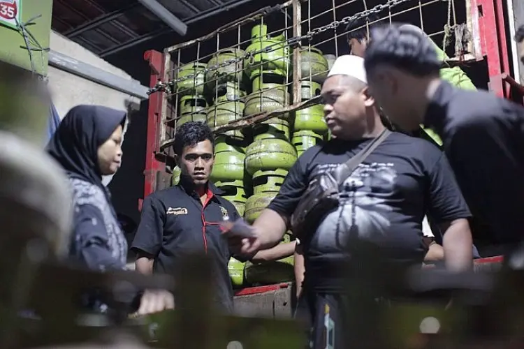Empat Hari Ditunggu, 180 Tabung Gas 'Melon' Habis Dibeli Kurang dari Satu Jam