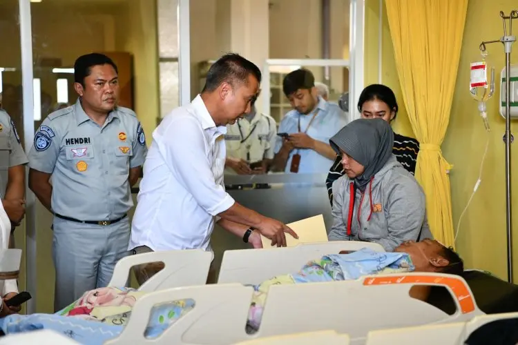Bey Machmudin Jenguk Korban Kecelakaan Beruntun di RSUD Ciawi