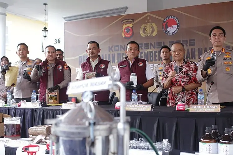 Bareskrim Beberkan Modus Operandi Pabrik Tembakau Sintetis Terbesar di Sentul, Ternyata....