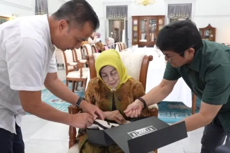 Undang Keluarga Yogie S Memet ke Pakuan, Cara Bey Machmudin Kenang Kontribusi Para Mantan Gubernur Jabar
