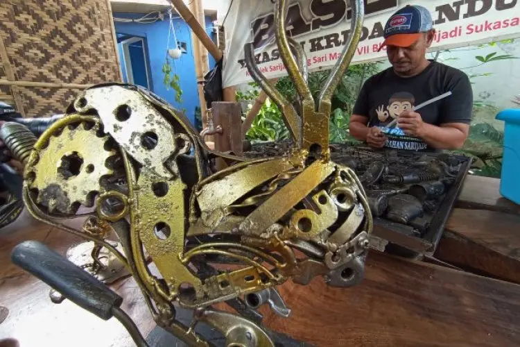 FOTO: Karya Seni dari Sampah Residu