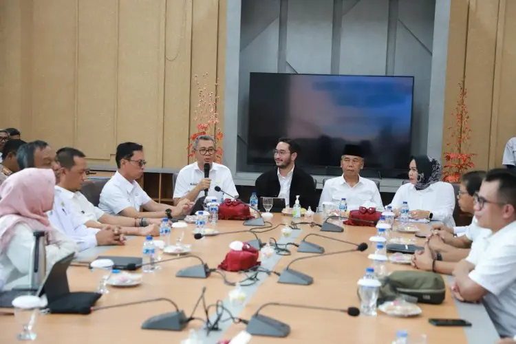 Selain Tim Transisi, Jeje Govinda Hari ini Serahkan Visi Misi ke Pemkab Bandung Barat 