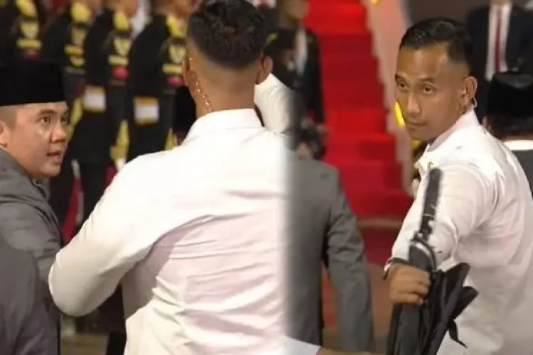 Aksi Mayor Teddy Tegur Paspampres yang Payungi Prabowo Jadi Sorotan, Netizen: Marah-marah mulu Ibu Negara