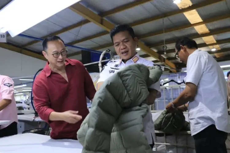 Factory Tour Bupati Bandung Pastikan Kondisi Pabrik Masih Baik-baik Saja