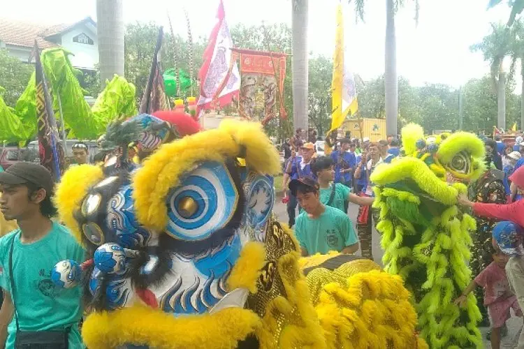 Ribuan Warga Kabupaten Bandung Antusias Saksikan Kirab Budaya Cap Go Meh di Taman Kopo Indah