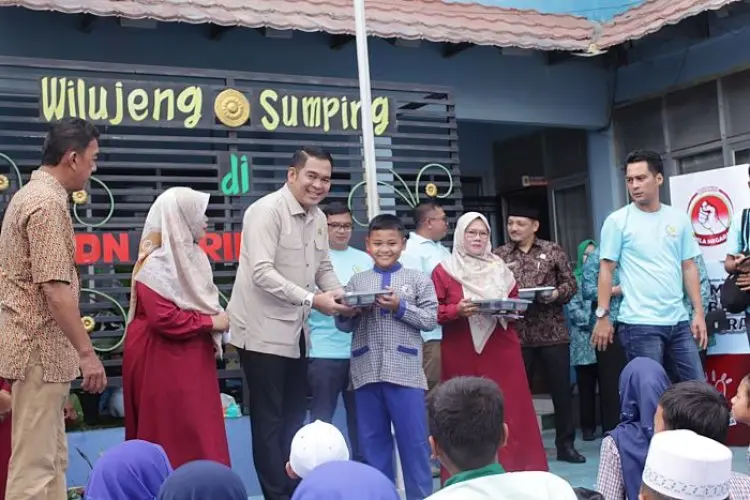 Komisi I DPRD Kabupaten Bogor dan Yayasan Bhakti Bela Negara Uji Coba Pemberian MBG di SDN Tarikolot 01