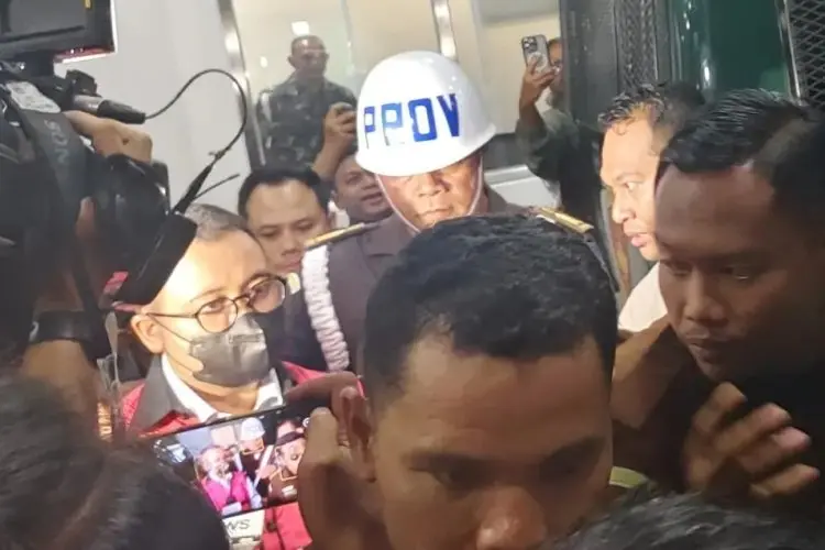 Petinggi Pertamina Jadi Tersangka, Gaji Miliaran Ikut Terungkap