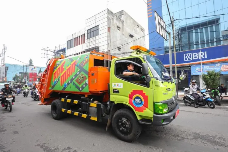 Pemkot Bandung Luncurkan Mobil Pemakan Sampah di Jalanan