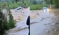 Detik-detik Minibus Terbawa Arus Banjir di Bekasi Viral, Pengemudi Nyaris Tenggelam