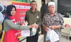 Sebanyak 54 Ribu Paket Makan  Buka Puasa di Warteg Gratis untuk Kaum Dhuafa dari Alfamart