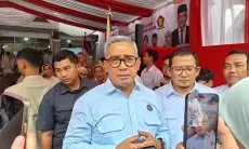 Pemkot Bandung Kaji Wacana Larangan Penggunaan HP bagi Siswa di Sekolah